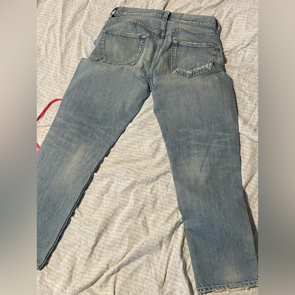 Women’s size 26 jeans
Sample Jean no brand